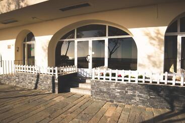 Cozy Loft In Front Of The Sea