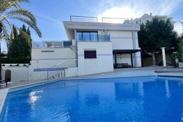 شقق خاصة سياحية Dream Villa In Albir Blueline