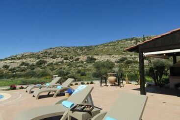 Luxurious Villa Solaris Next To The Beach