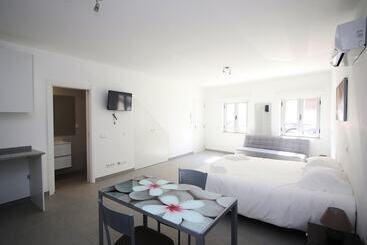 پانسیون Guest House Lovely Swan