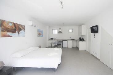 پانسیون Guest House Lovely Swan