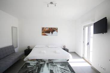 پانسیون Guest House Lovely Swan
