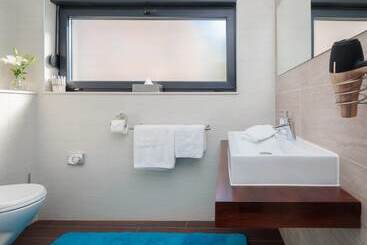 Villa Salt 10 People, Heated Pool, Trogir, Near Beach & Split Airport