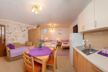 Apartments Mande And Kate