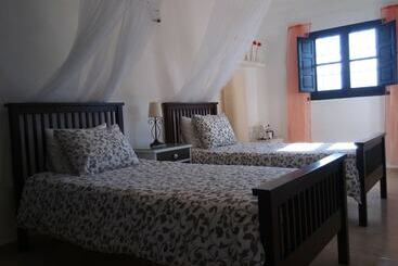 تختخواب و صبحانه Casa Colina