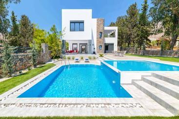 Villa Summer Light