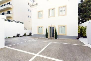 Chalet Estoril Luxury Apartments