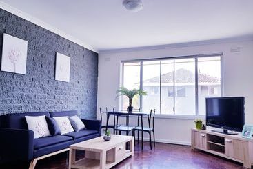 ツーリストアパートメント Clayton Apartment
