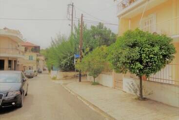 آپارتمانهای توریستها Elena S House