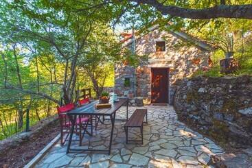 Escape In The Forest, Cosy Chalet With Home Cinema