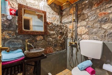 Escape In The Forest, Cosy Chalet With Home Cinema