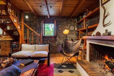 Escape In The Forest, Cosy Chalet With Home Cinema