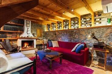 Escape In The Forest, Cosy Chalet With Home Cinema