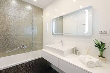 Luxury Majpruz Suites