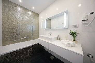 Luxury Majpruz Suites