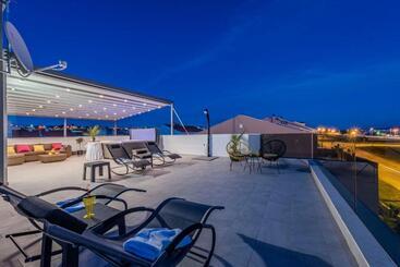 Luxury Majpruz Suites
