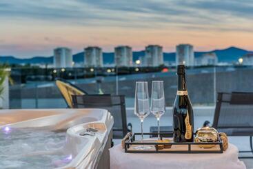 Luxury Majpruz Suites