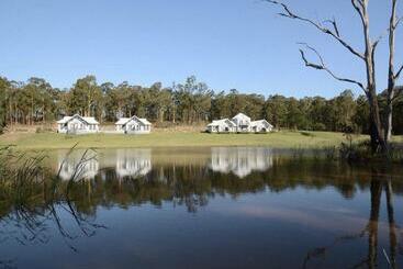 پانسیون Brokenback Views Country Estate