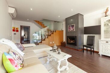 Private Modern Home, Fully Equipped, Near Historic Braga Centre