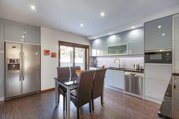 Private Modern Home, Fully Equipped, Near Historic Braga Centre