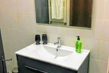 Private Modern Home, Fully Equipped, Near Historic Braga Centre