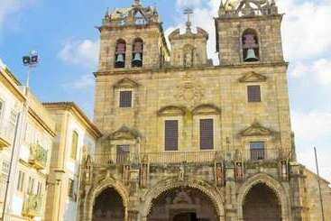 Private Modern Home, Fully Equipped, Near Historic Braga Centre