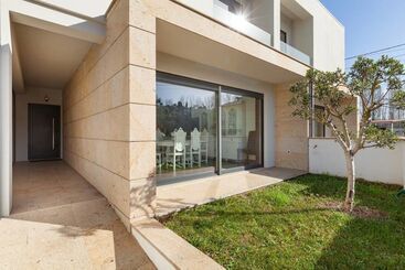 Private Modern Home, Fully Equipped, Near Historic Braga Centre