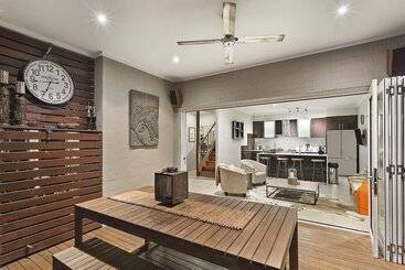 דירות לתיירים Resort Style Home Near Airport & Cbd