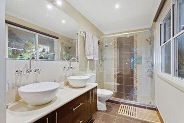 Resort Style Home Near Airport & Cbd