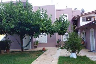 Жильё для туристов Villa Kanavos Apts
