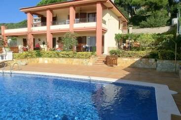 104656    Villa In Blanes