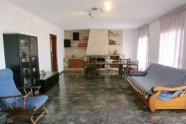 104656    Villa In Blanes