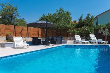Apartments With Pool 992