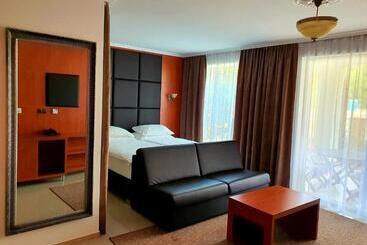 Boutique Hotel Bora & Villas Garamm