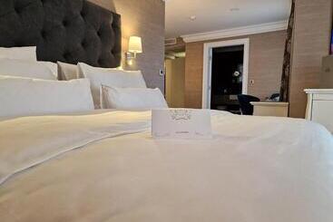 Boutique Hotel Bora & Villas Garamm