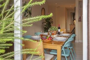 آپارتمانهای توریستها B02   Fantastic Apartment With Pool Almost On The Sandy Beach By Dreamalgarve