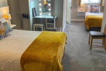 تختخواب و صبحانه Sraid Eoin House