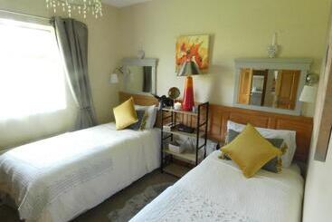 Bunratty Castle Mews B&b