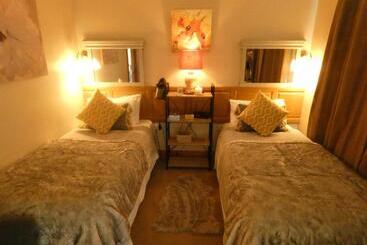Bunratty Castle Mews B&b - Bunratty