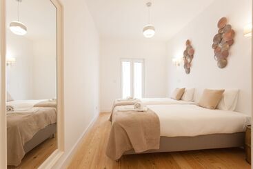 Mouraria Blue Three Bedroom Apartment W/ Parking By Lu Holidays