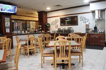 Ramada By Wyndham Lansing Hotel & Conference Center