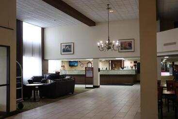 Ramada By Wyndham Lansing Hotel & Conference Center