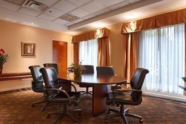 هتل Best Western Galleria Inn & Suites