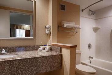 هتل Best Western Galleria Inn & Suites