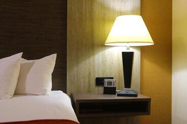 هتل Best Western Galleria Inn & Suites