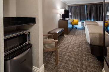 هتل Best Western Premier Airport/expo Center