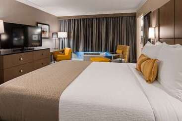 هتل Best Western Premier Airport/expo Center