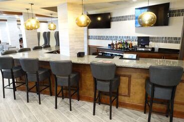 هتل Best Western Premier Airport/expo Center