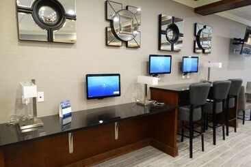 هتل Best Western Premier Airport/expo Center