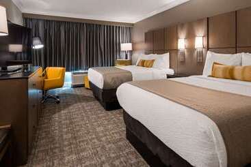 هتل Best Western Premier Airport/expo Center